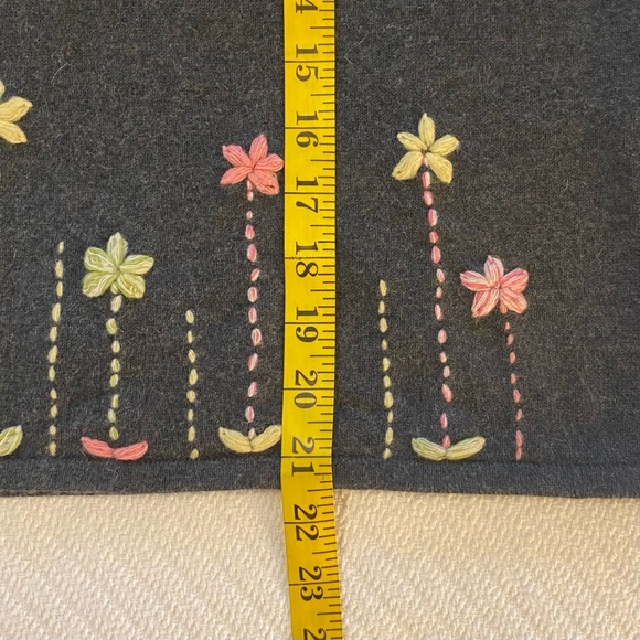 Anthropologie Cousin Johnny v-neck pullover, angora/cashmere blend (L) - Picture 7 of 7